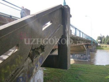 Никто не знает, сколько еще потянет без ремонта мост в Ужгороде