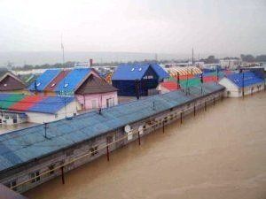 "Калиновский рынок" эвакуирует товар из-за наводнения в Черновцах