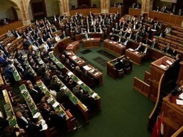 Венгерский парламент в первом туре не избрал президента