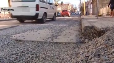 Разрытые дороги в Ужгороде начнут ремонтировать