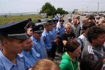 Трассу Киев-Чоп перекрыли журналисты всеукраинской газеты «Экспресс»