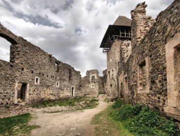 Невицкий замок запущен и требует немедленной реставрации