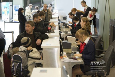 Звонок террориста задержал 9 вылетов самолетов из Киева