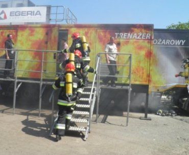 Польские спасатели показали закарпатцам пожарный тренажер