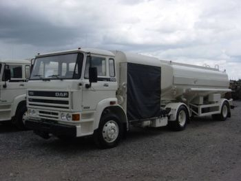 В Ужгороде таможенники изъяли цистерну у "очень хитрого" водителя грузовика DAF