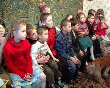 Юрий Павленко посетил детский дом семейного типа семьи Попович из села Невицкое