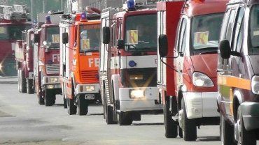 Колонна с парадом спасательной техники проехалась по улицам Ужгорода