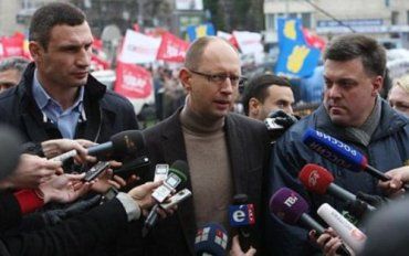 В Тернополь едут лидеры оппозиции Яценюк, Тягнибок и Кличко