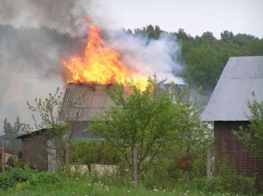 В селе Лисарня сгорел дачный домик, погиб один человек