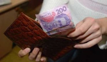 Мошенница превратилась в работницу соцслужбы и выманила у пенсионерки 700 гривен