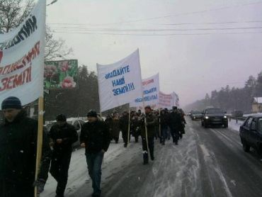 В Житомирской области селяне вышли на трассу с требованиями