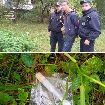 Мукачевские патрульные обнаружили у подозрительных мужчин наркотики