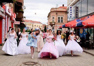 28 июня в Ужгороде пройдет очередной парад невест