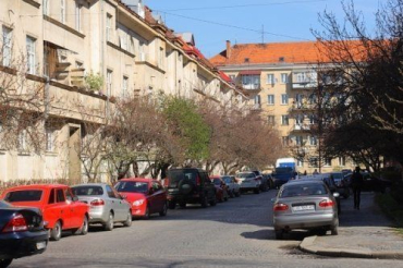 В Ужгороде только слепой не видит, как паркуются автомобили