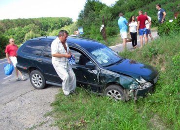 В Ужгороде «Вольво» протаранил авто с маленькими детьми