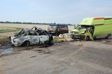 В Одесской области в результате ДТП сгорел автомобиль AUDI