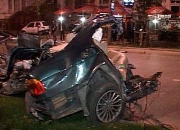 В Бухаресте девушки выпали из разорваного лимузина и погибли