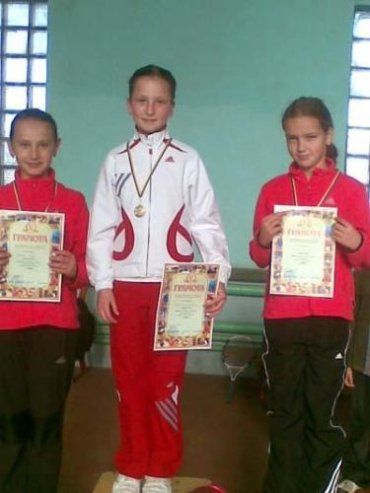 У девочек первое место на чемпионате по теннису завоевала Р. Левицкая из г.Тячев