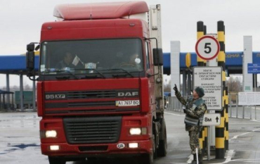 В Ужгороде 200 грузовиков не могут пересечь границу со Словакией