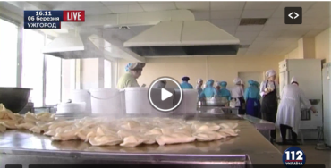 Ужгородские студенты готовили вареники в рамках акции «Вареники для солдата»