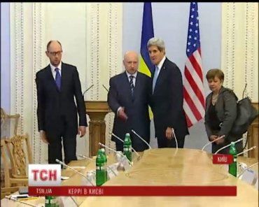 Госсекретарю США предлагают провести саммит в Киеве