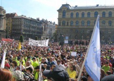 Демонстрация протеста в Праге собрала 40 тысяч человек