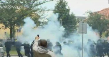 Полиция применила слезоточивый газ
