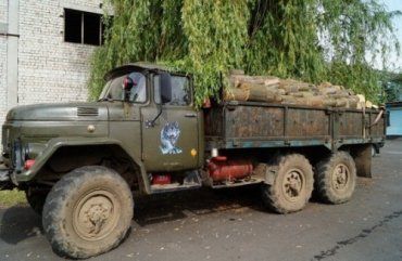 Иршавские правоохранители задержали два грузовика с лесом