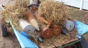 На автодороге Мукачево-Берегово селянин нашел в крапиве боеприпасы