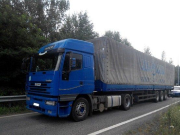 На границе со Словакией остановили грузовик с контрабандой янтаря