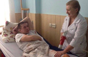 Саша Синюк получил тяжелые ранения во время боевых действий в селе Никишино