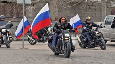 Представители российского мотоклуба "Ночные волки"
