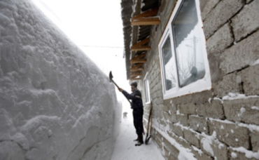 Из-за обильных снегопадов румыны оказались в снежном плену