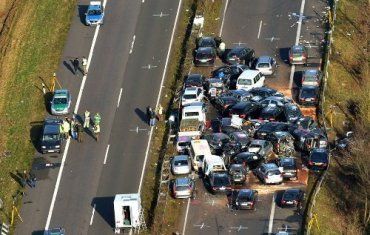 Крупное ДТП на немецком автобане: 3 погибших, 35 раненых