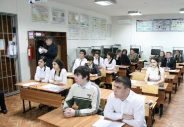 Ужгородским школьникам ради весенних каникул добавят уроков