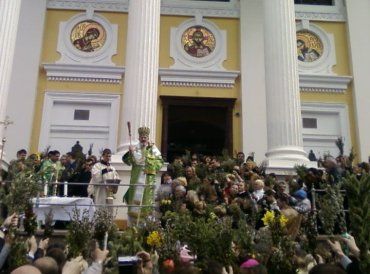 Провели святкову Божественну Літургію єпископ Мілан Шашік і о. Іван Тидір