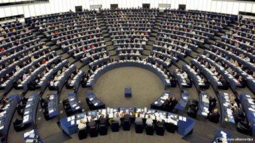 Европарламент предложил вести за Венгрией пристальное наблюдение