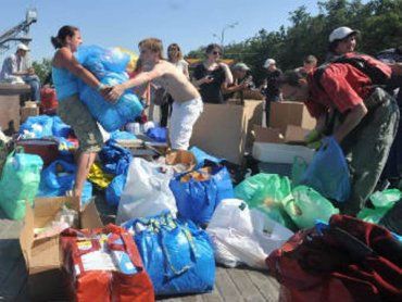 Ужгородские волонтеры собирают деньги на армию, продавая разные вещи