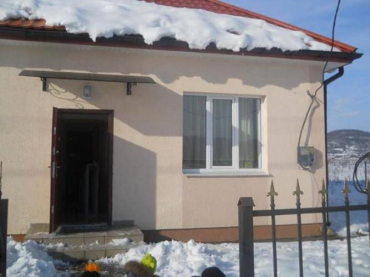 В поселке Теребля жилой дом для переселенцев из Солотвина не продается