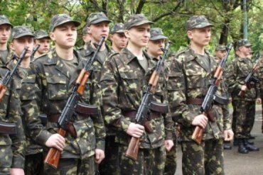 Кабмин планирует забрать на службу в армию более 21 000 парней