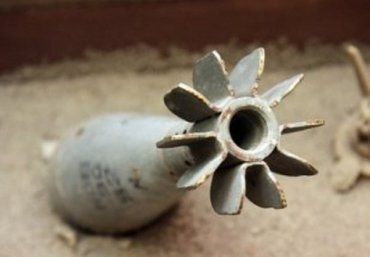 Мукачевец неподалеку от гаражей нашел настоящий артиллерийский снаряд