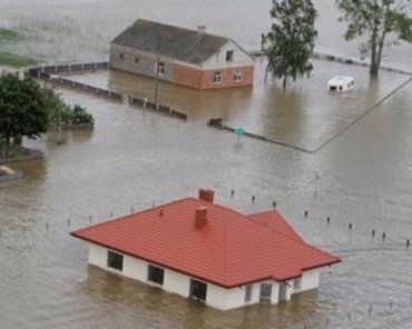 В Польше большая вода затопила жилые дома по крышу