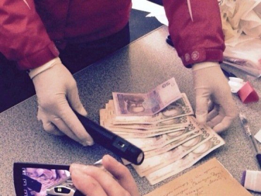 В Закарпатье будут судить работника МРЭО УГАИ за взятку в 6 000 грн