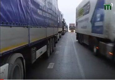 Перед пунктом пропуска "Ужгород-Вишне Немецке" очереди грузовиков