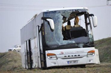 Автобус с музыкантами Чешской филармонии попал в аварию около Мистельбаха