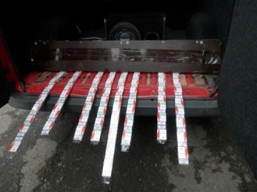 В микроавтобусе «FORD TRANSIT 350» нашли 232 пачки сигарет