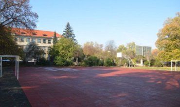 В Ужгородской школе №3 спортивную площадку сделали современной