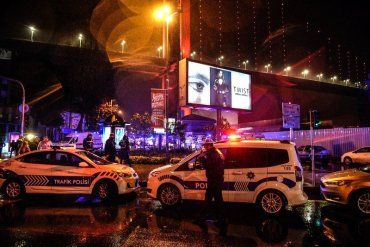 В Интернете опубликованы кадры с места нападения у ночного клуба Reina в Стамбул