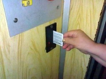 В Ужгороде запустили "карточный лифт" по улице Мицкевича, 9