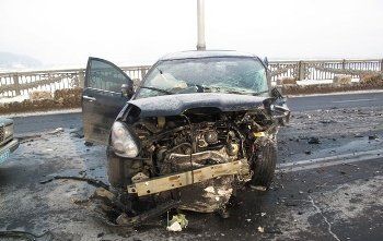 ДТП в Ужгороде: на транспортном мосту Ford по встречке протаранил ВАЗ-2101